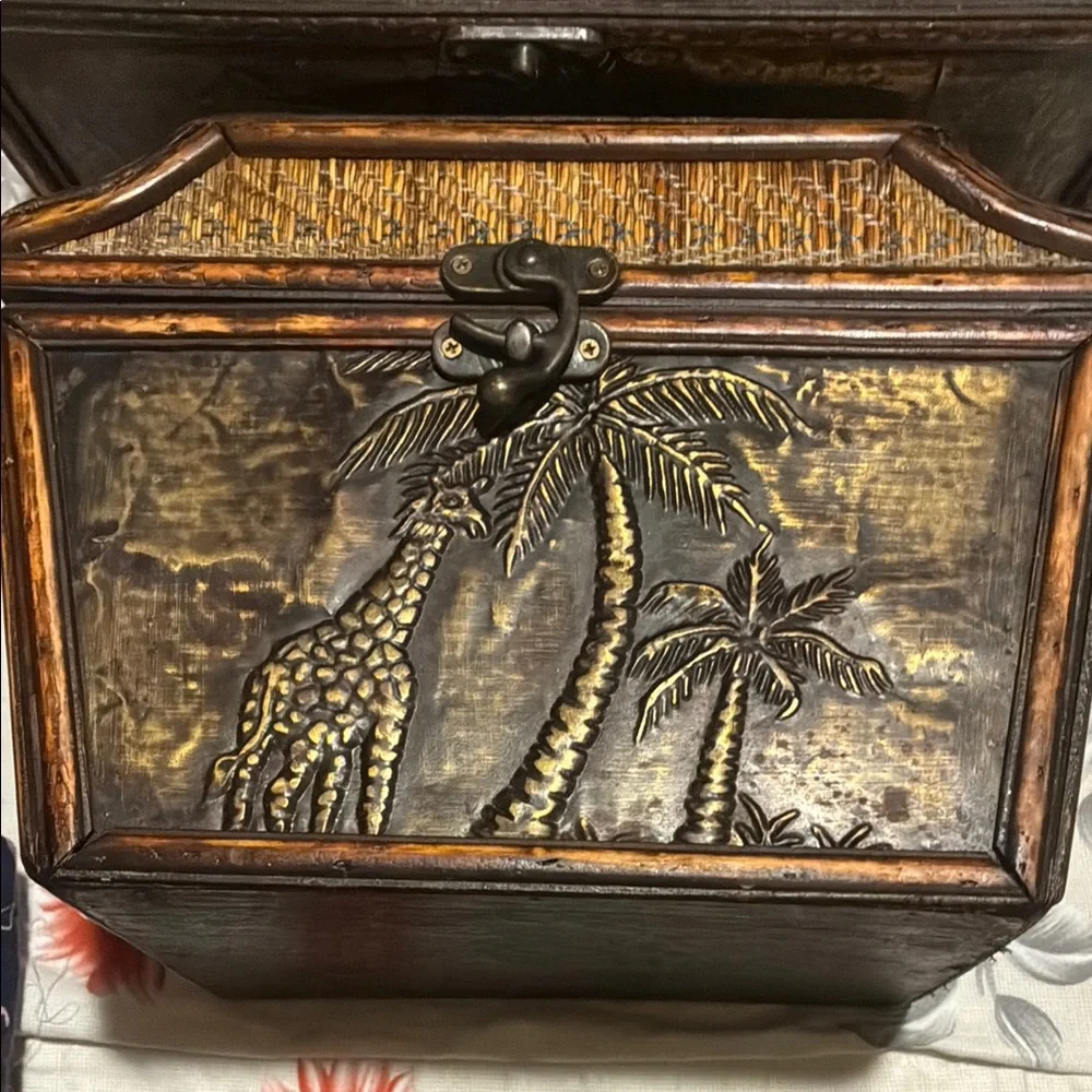 2 Decorative Giraffe and Palm Tree Wall Box with latch